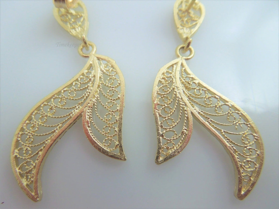 g933 Lovely Ladies 14kt Yellow Gold Filigree Leaf Dangle Earrings