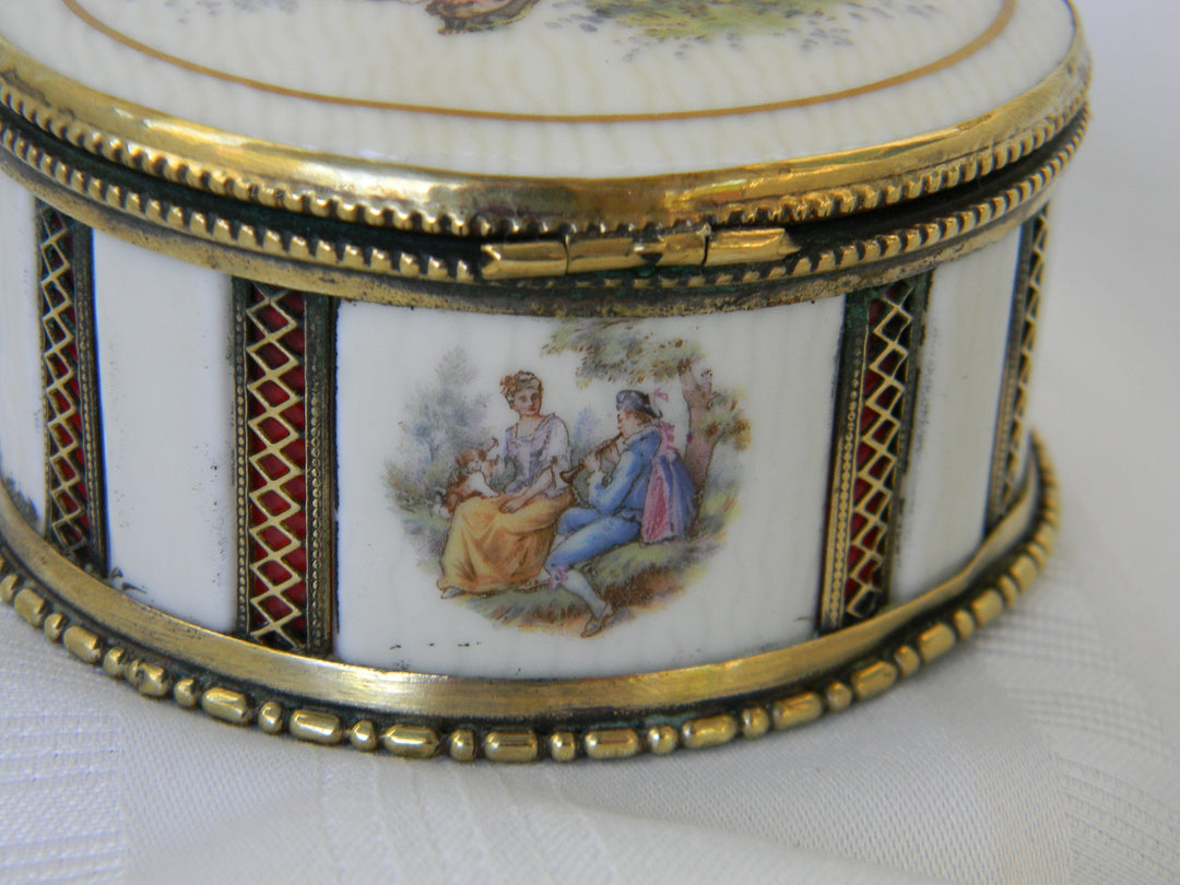 h390 Lovely Basco Porcelain &amp; Gold Tone Round Trinket Box