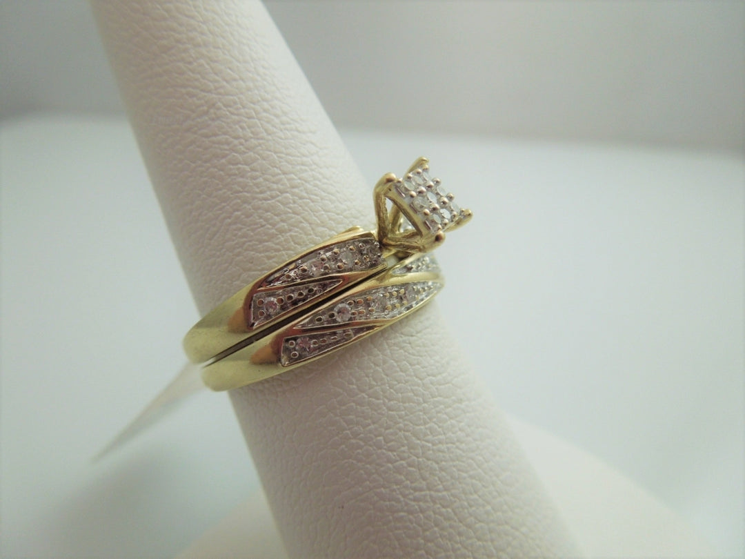 g940 Beautiful Ladies 10kt Yellow Gold Diamond Wedding Set