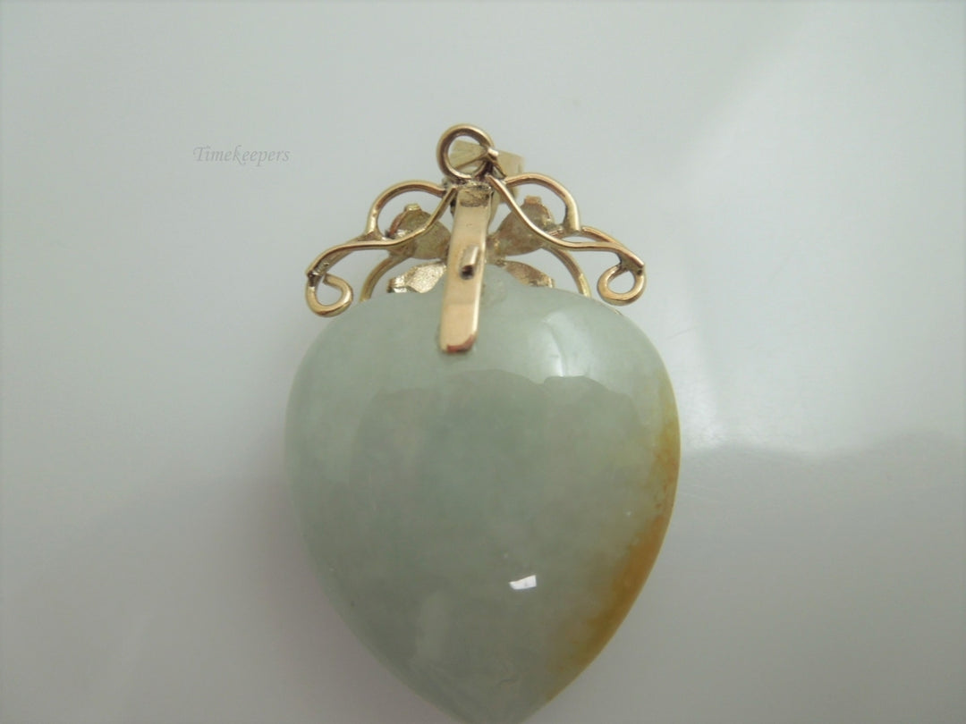 g957 Lovely Ladies 14kt Yellow Gold Heart Shaped Jade Pendant