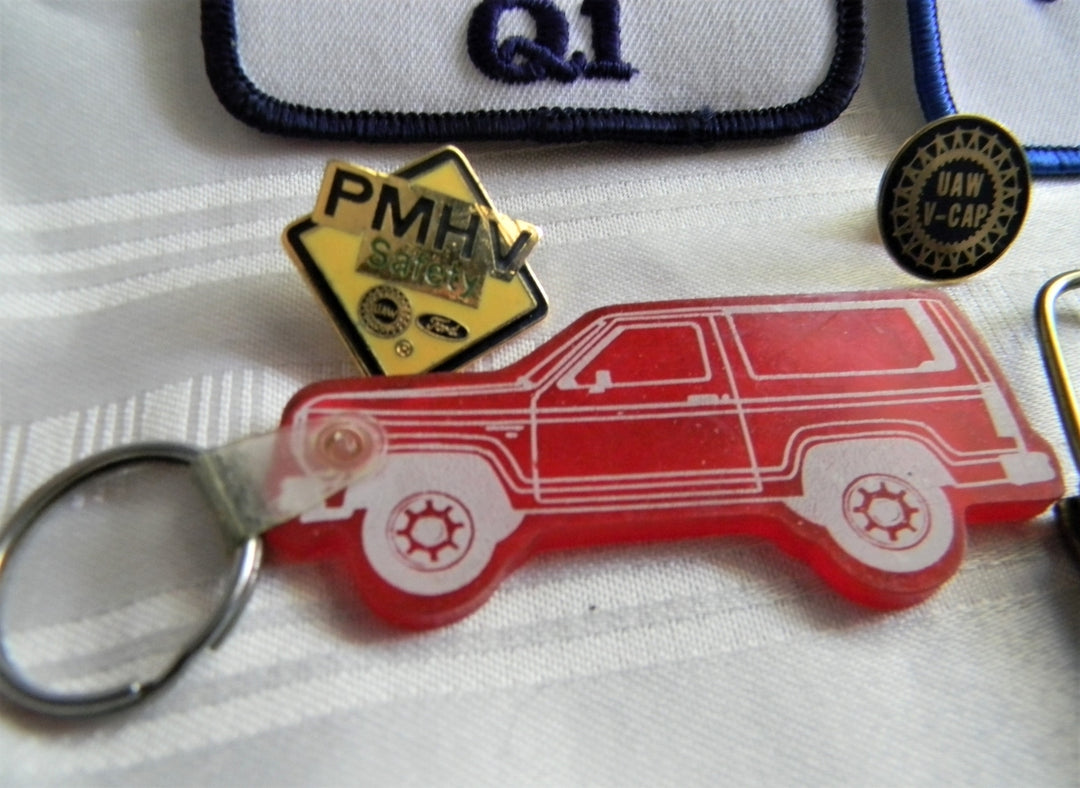 p299 Lot of Six Ford Items Patches, Keychains, and Button/Pin