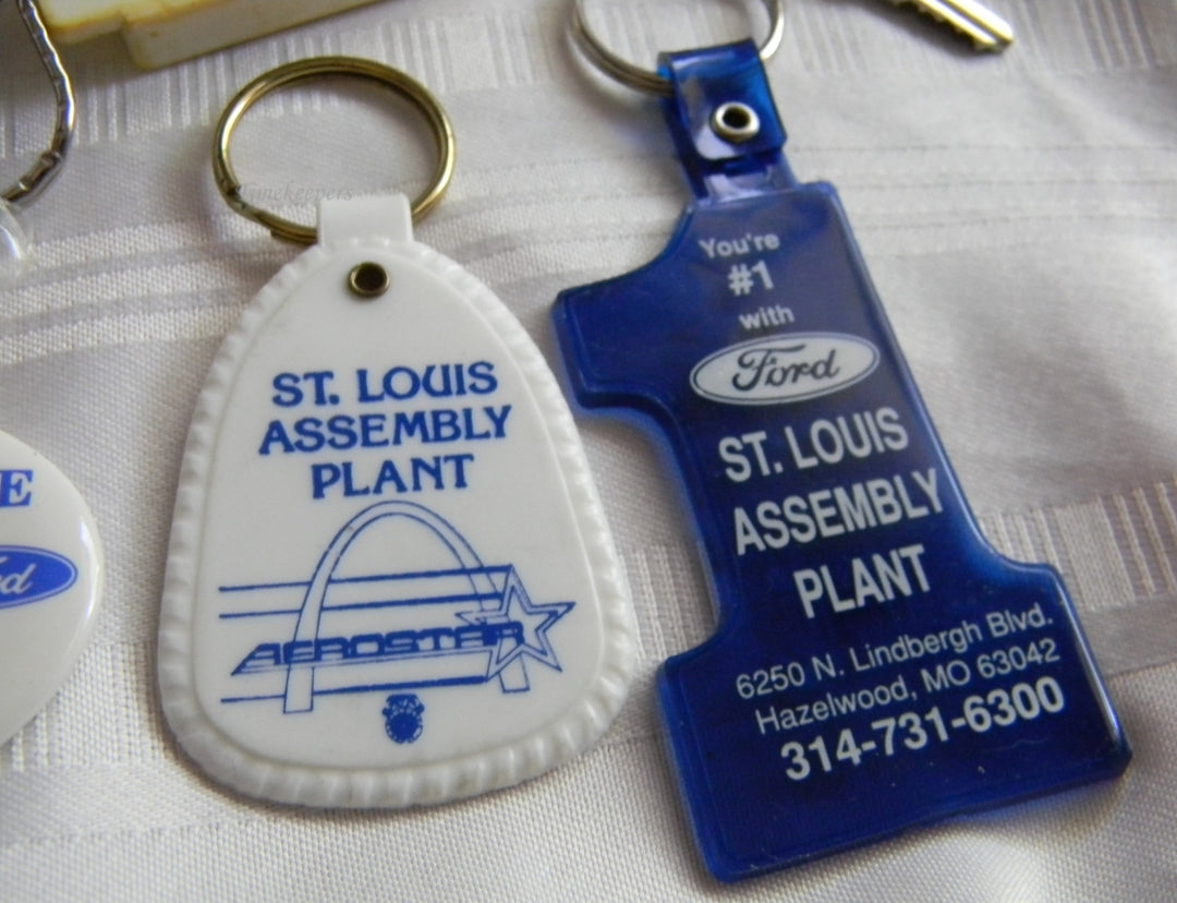 p300 Lot of Eight Ford Items Key chains and Button/Pins