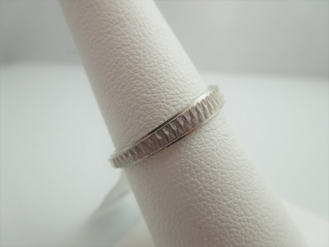 g976 Vintage Ladies Etched Wedding Band in 14kt White Gold