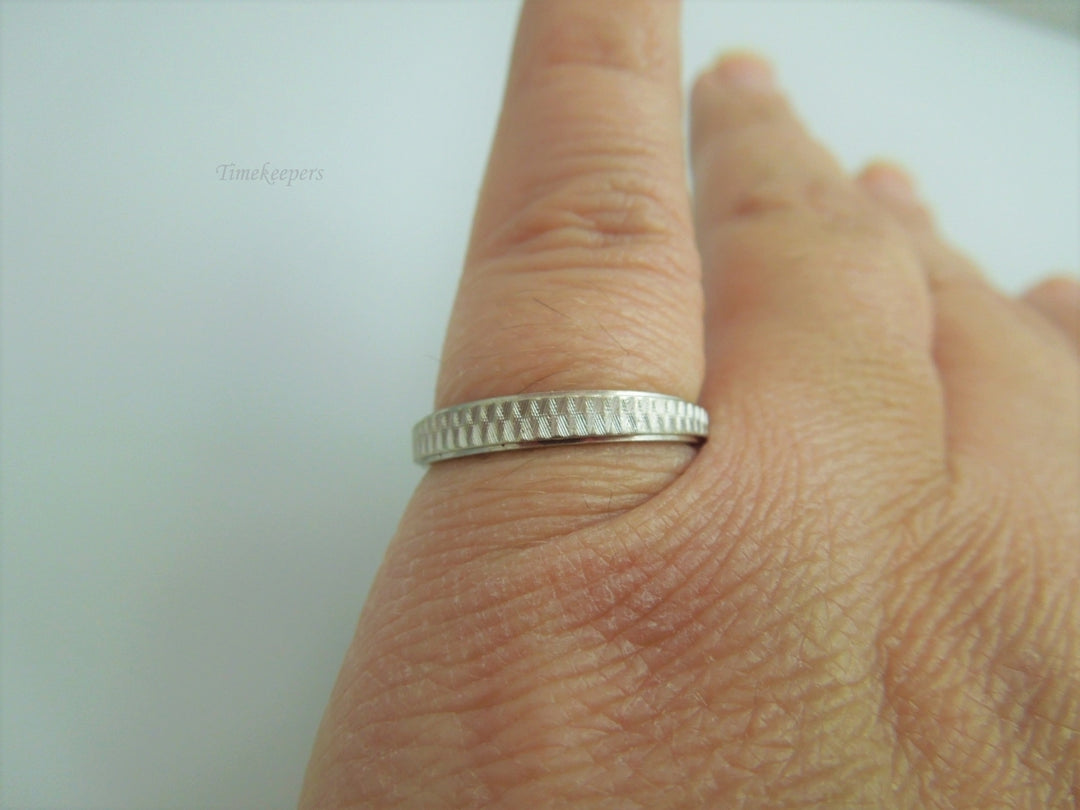 g976 Vintage Ladies Etched Wedding Band in 14kt White Gold