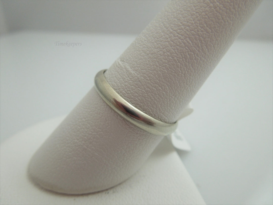 g977 Simple Unisex Smooth Wedding band in 14kt White Gold