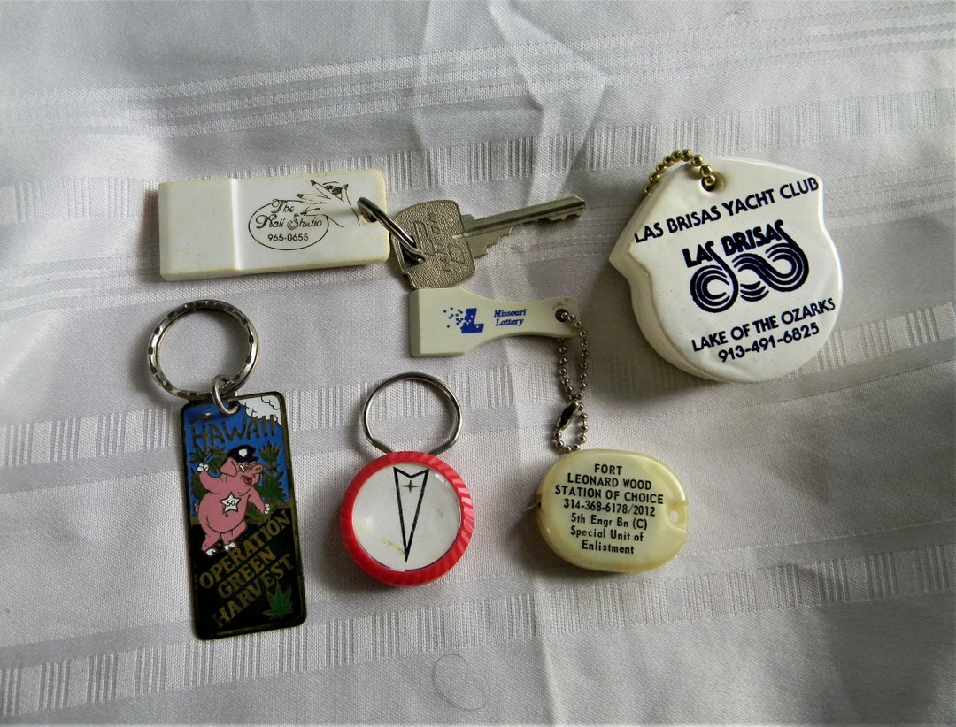 p305 Lot of 6 Key Chains, MO Lottery, Ozarks Lake, Hawaii, Etc.