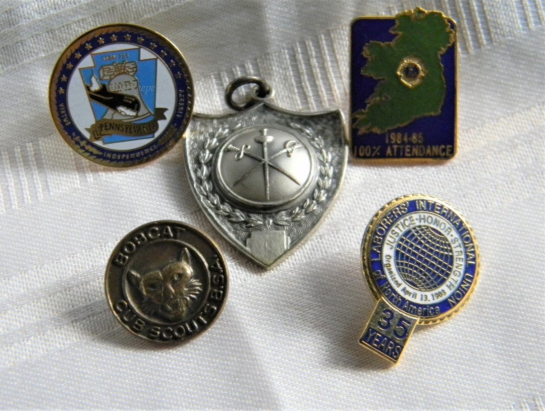 p312 Lot of Five Lapel Pins, Bobcat, Pennsylvania, Lions Club, Etc.