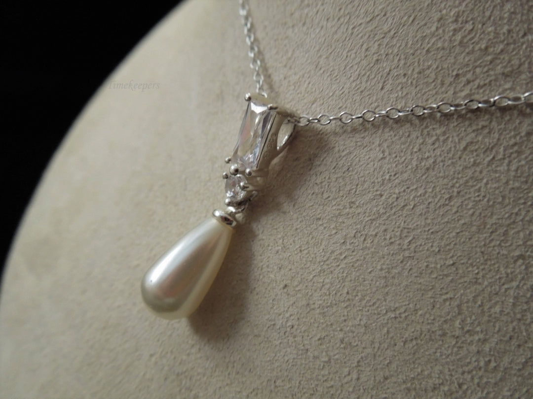 g987 Ladies Pretty Pearl and CZ Pendant on an 18" Sterling Silver Chain