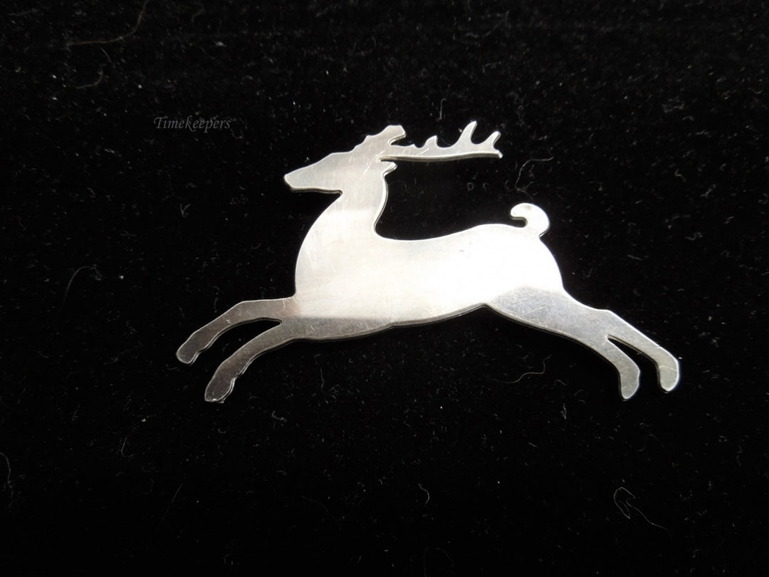 g998 Silver Tone Deer Pin