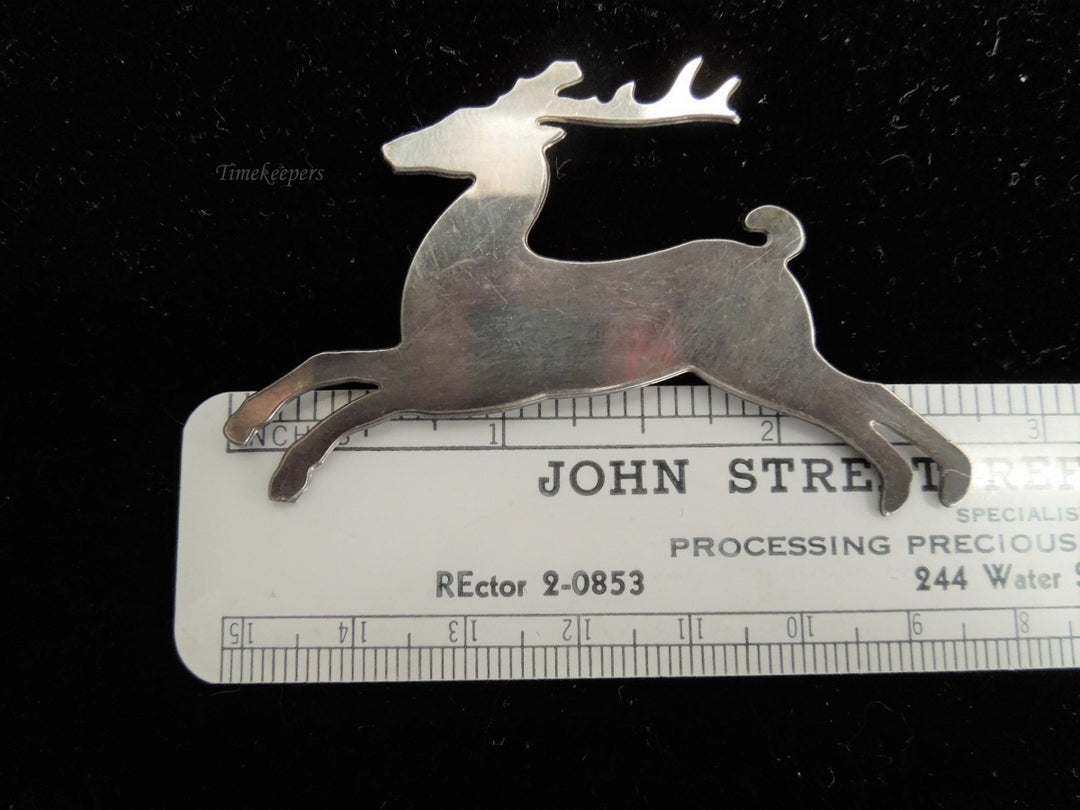 g998 Silver Tone Deer Pin