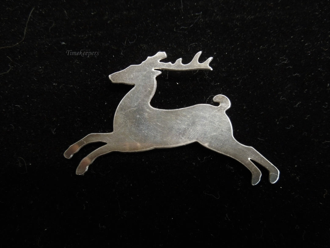 g998 Silver Tone Deer Pin