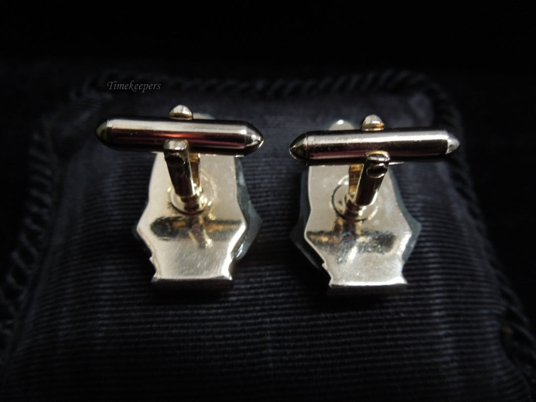 k571 Handsome Men's Stylish Gold Tone Carved Aventurine Cufflinks