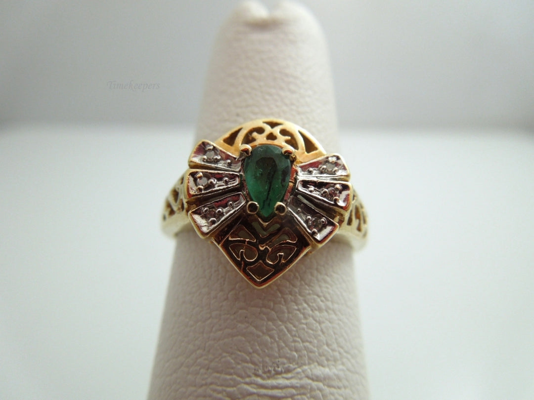 k592 Ladies Pretty Emerald and Diamond Ring in 10kt Yellow Gold Size 5