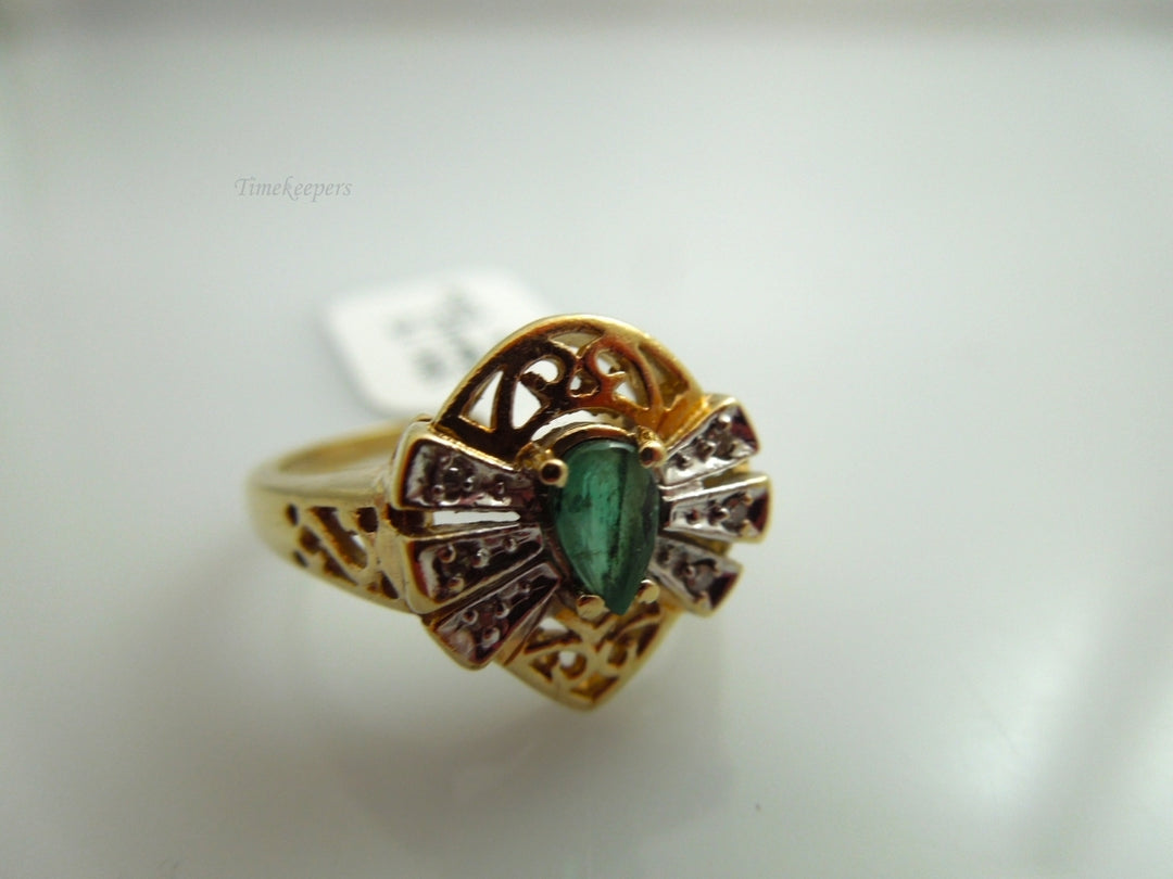 k592 Ladies Pretty Emerald and Diamond Ring in 10kt Yellow Gold Size 5