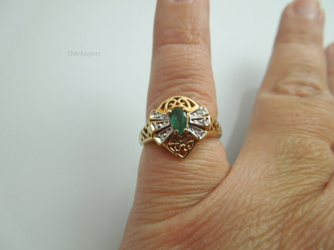 k592 Ladies Pretty Emerald and Diamond Ring in 10kt Yellow Gold Size 5