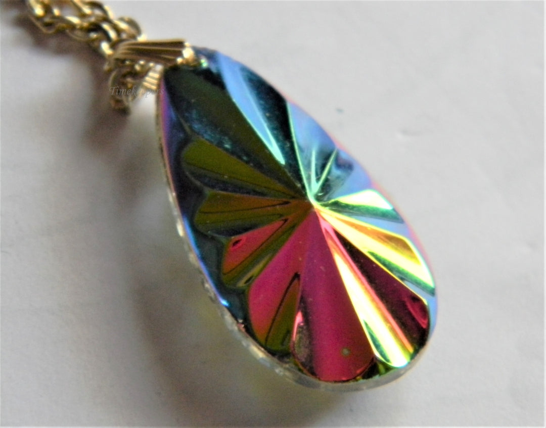 p337 Beautiful Gold Tone Necklace Tear Drop Cut Glass Pendant in Multi Colors