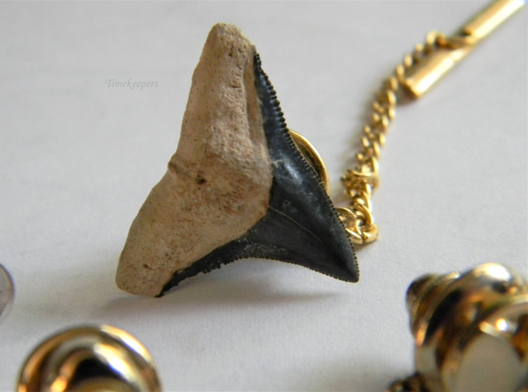 p345 Lot of 7 Tie Tacks Sharks Tooth, Cobra, Redwoods, Misc Gold and Silver Tone