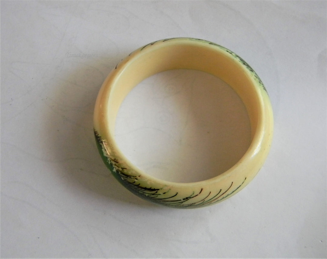 p347 Stunning Vintage Lucite Bangle Bracelet with Painted Peacock Feathers