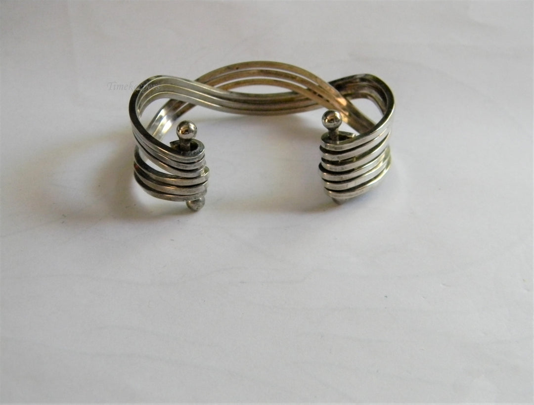 p348 Nice Silver tone Cuff Bracelet Composed of 6 strands Overlapping