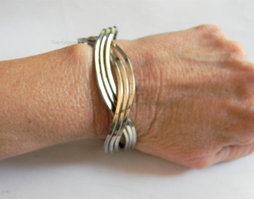 p348 Nice Silver tone Cuff Bracelet Composed of 6 strands Overlapping