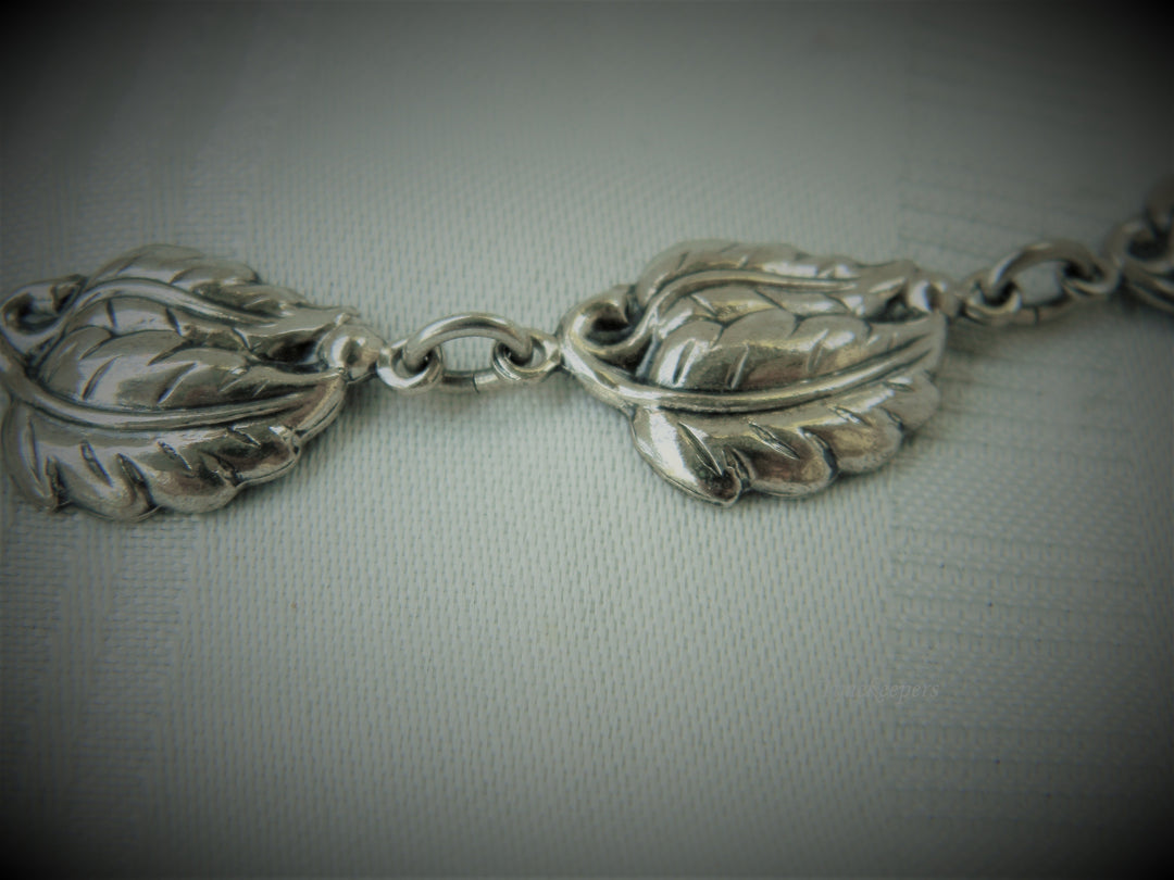 j404 Vintage Elegant Leaf Danecraft Necklace 16"