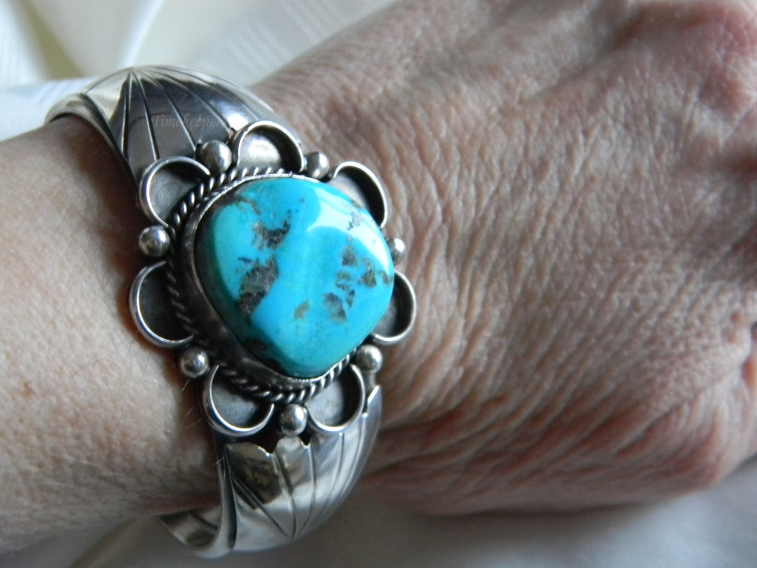 p353 Stunning Sterling Silver Cuff Bracelet with Large Turquoise Stone