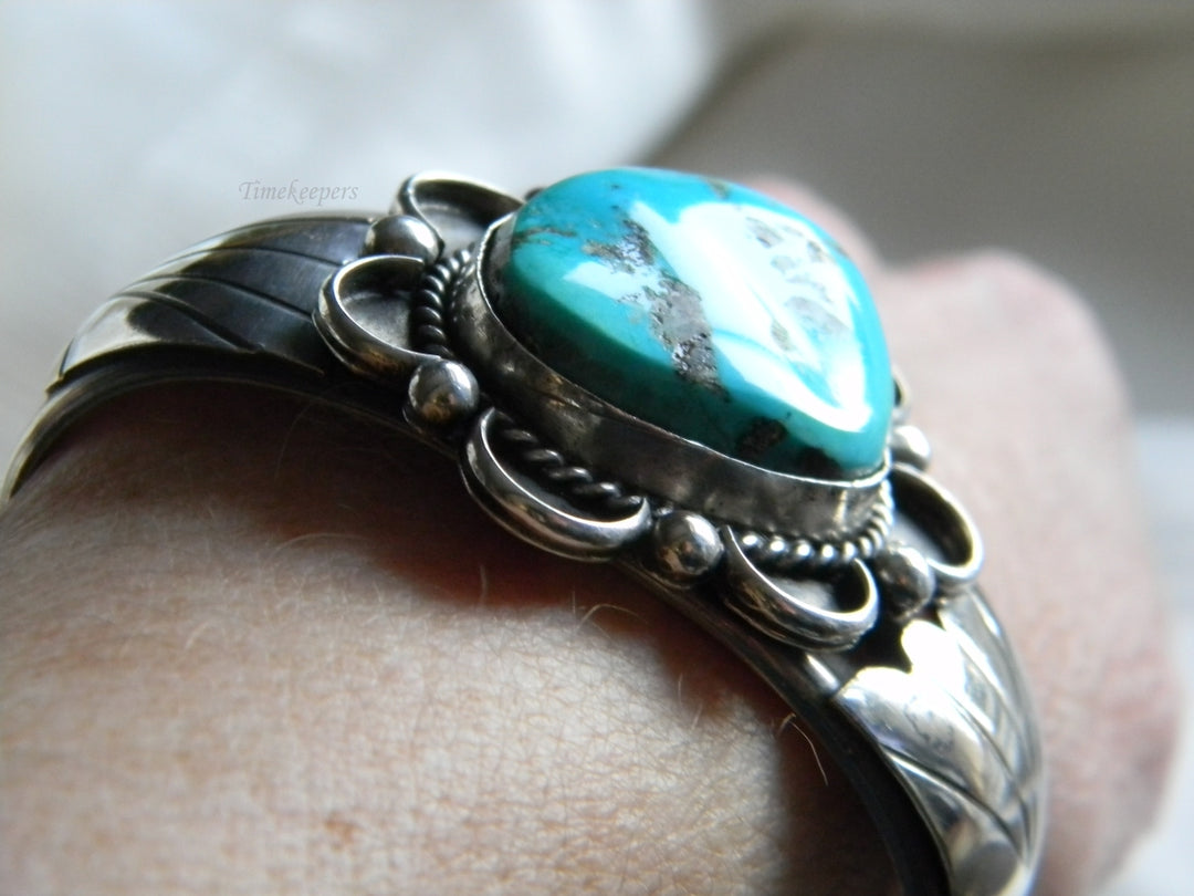 p353 Stunning Sterling Silver Cuff Bracelet with Large Turquoise Stone