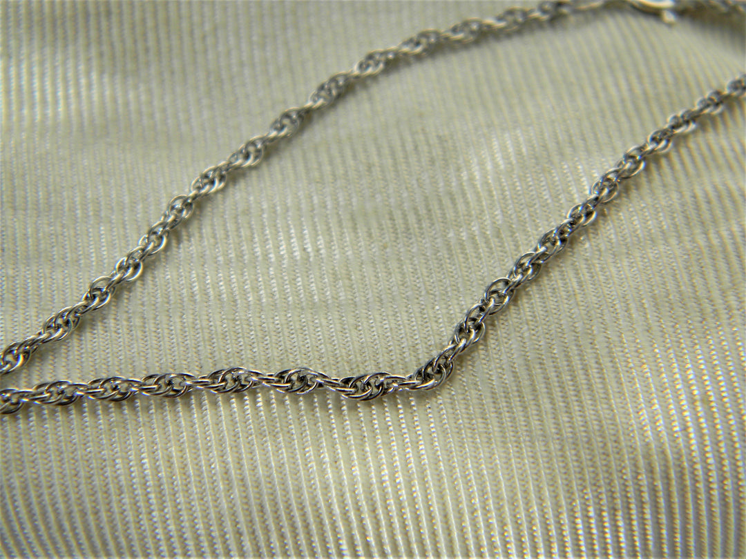 j408 Nice Vintage Sterling Silver Oval Shell Pendant on Sterling Silver Chain