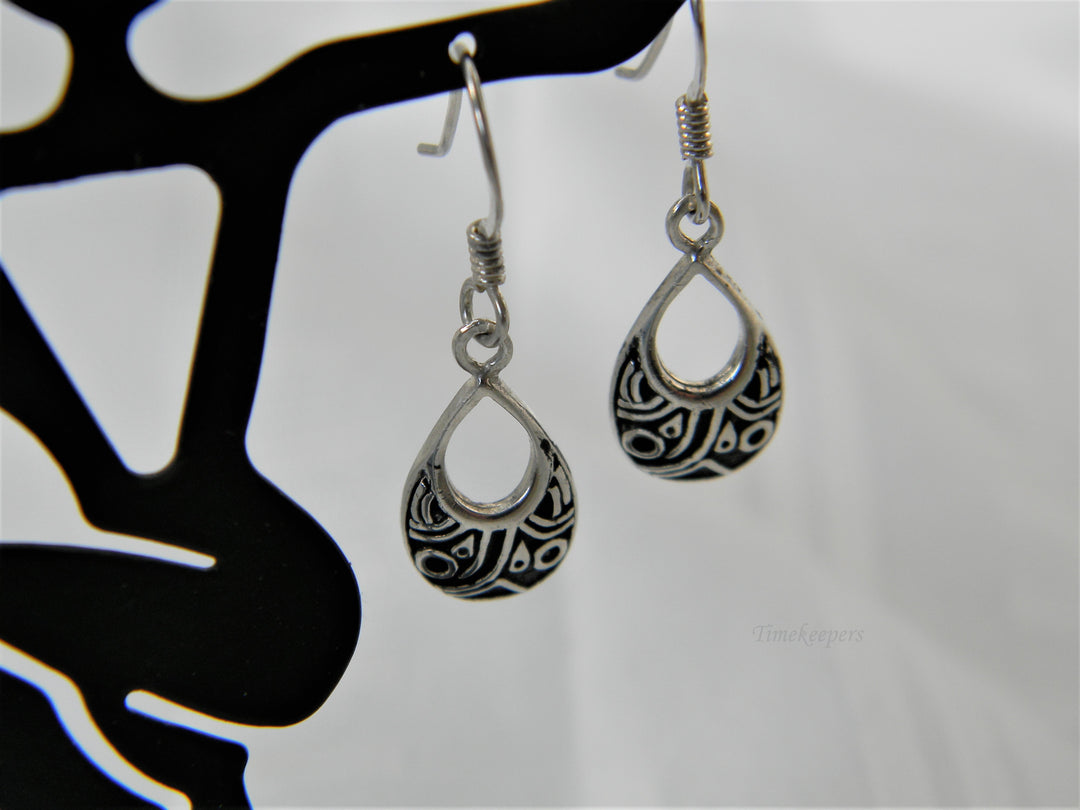 j416 Pretty Sterling Silver Dangle Earrings with Black Enamel Design