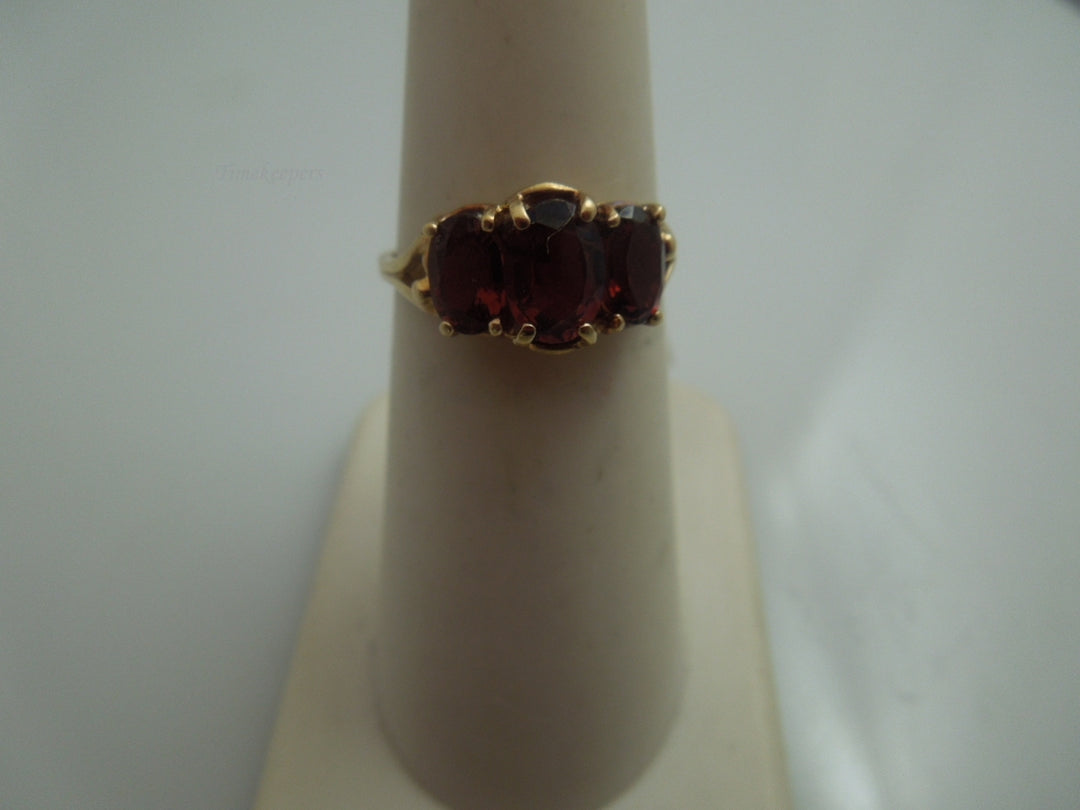 q060 Ladies 10k Yellow Gold Garnet Ring Size-6