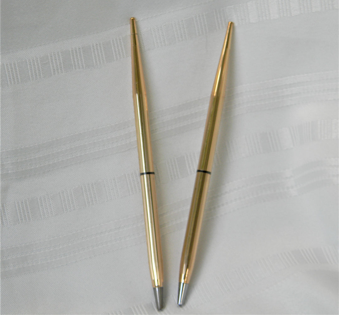 j463 A Pair of Gold Tone Desk Pens with no Branding