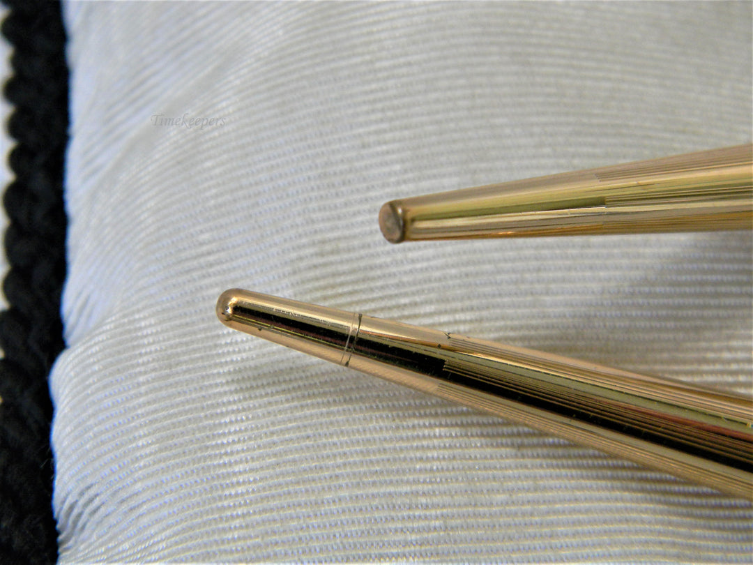 j463 A Pair of Gold Tone Desk Pens with no Branding