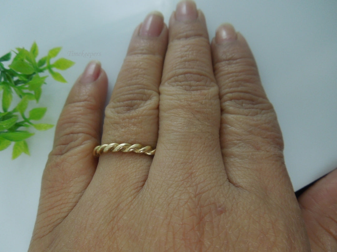 q078 Ladies 14k Yellow Gold Twisted Wedding/Engagement Ring Size-7.25