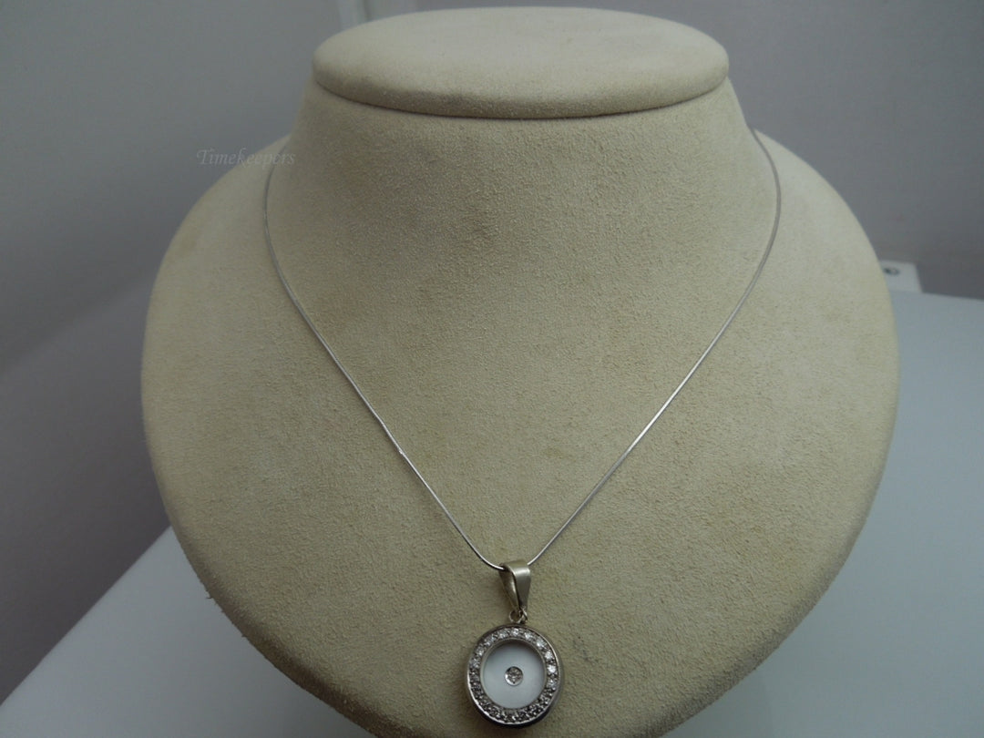 q083 Dazzling 14k White Gold Mother of Pearl Pendant/Necklace 19"