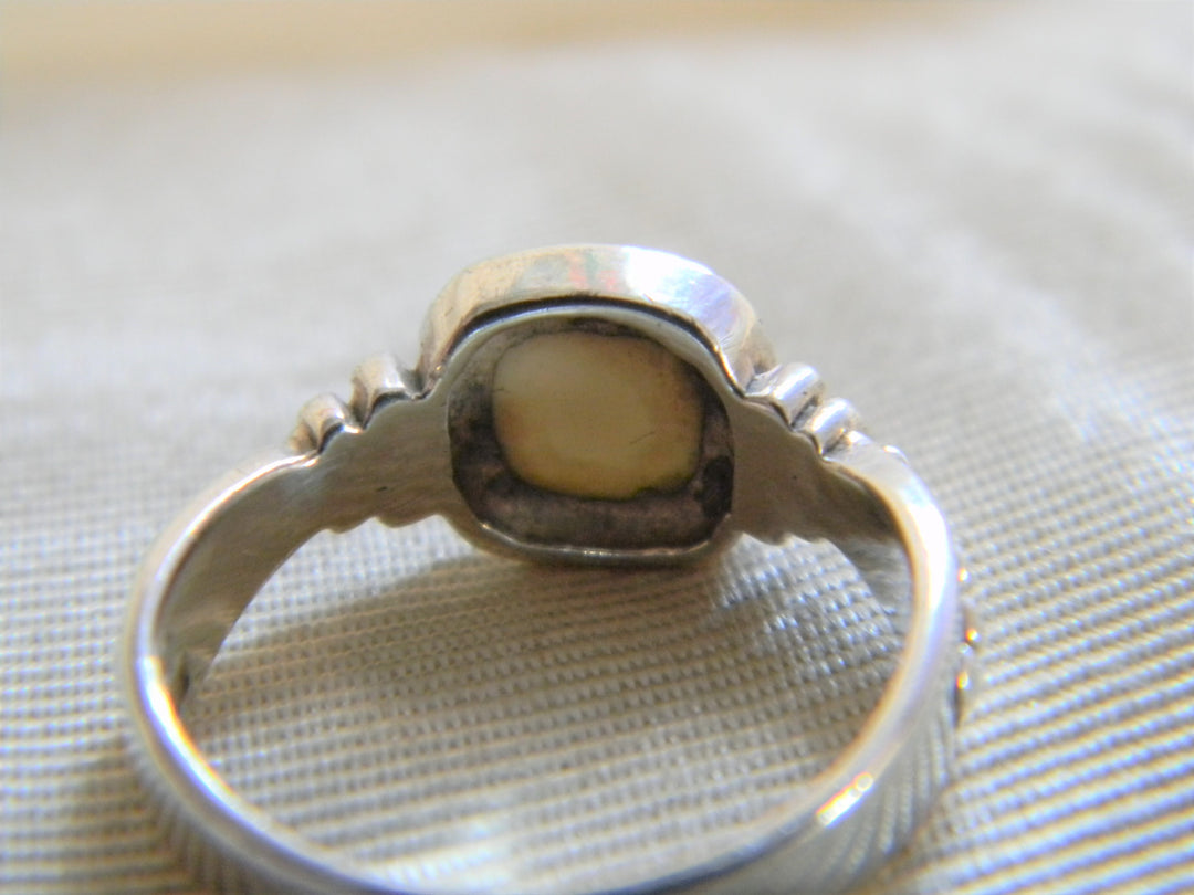 h519 Stunning Sterling Silver Square Mother of Pearl Ring