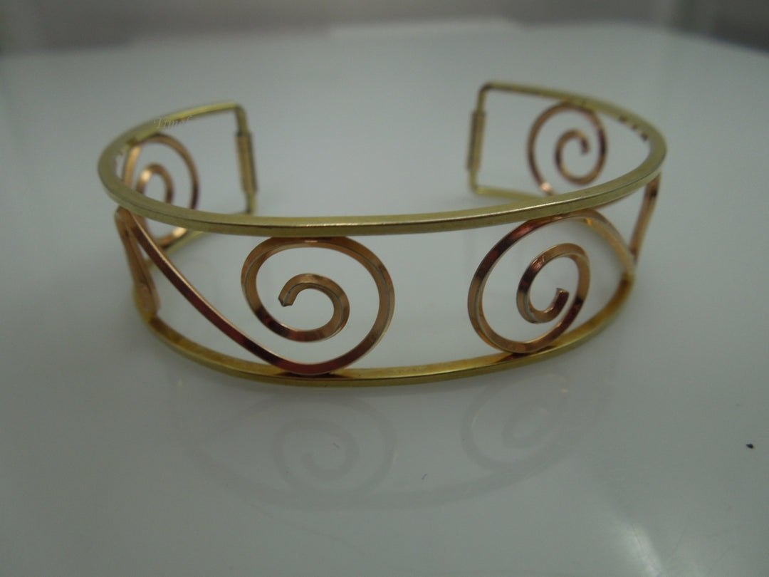 q096 Vintage Krementz Totome Gold Scroll Wire Cuff Bracelet