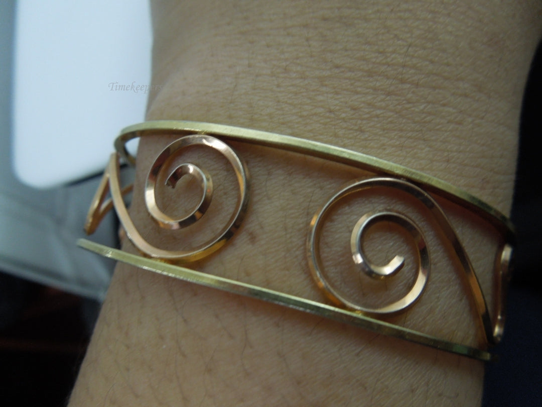 q096 Vintage Krementz Totome Gold Scroll Wire Cuff Bracelet