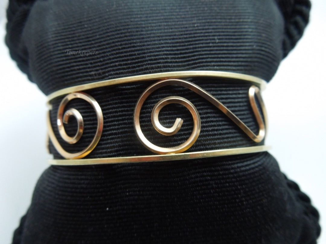 q096 Vintage Krementz Totome Gold Scroll Wire Cuff Bracelet