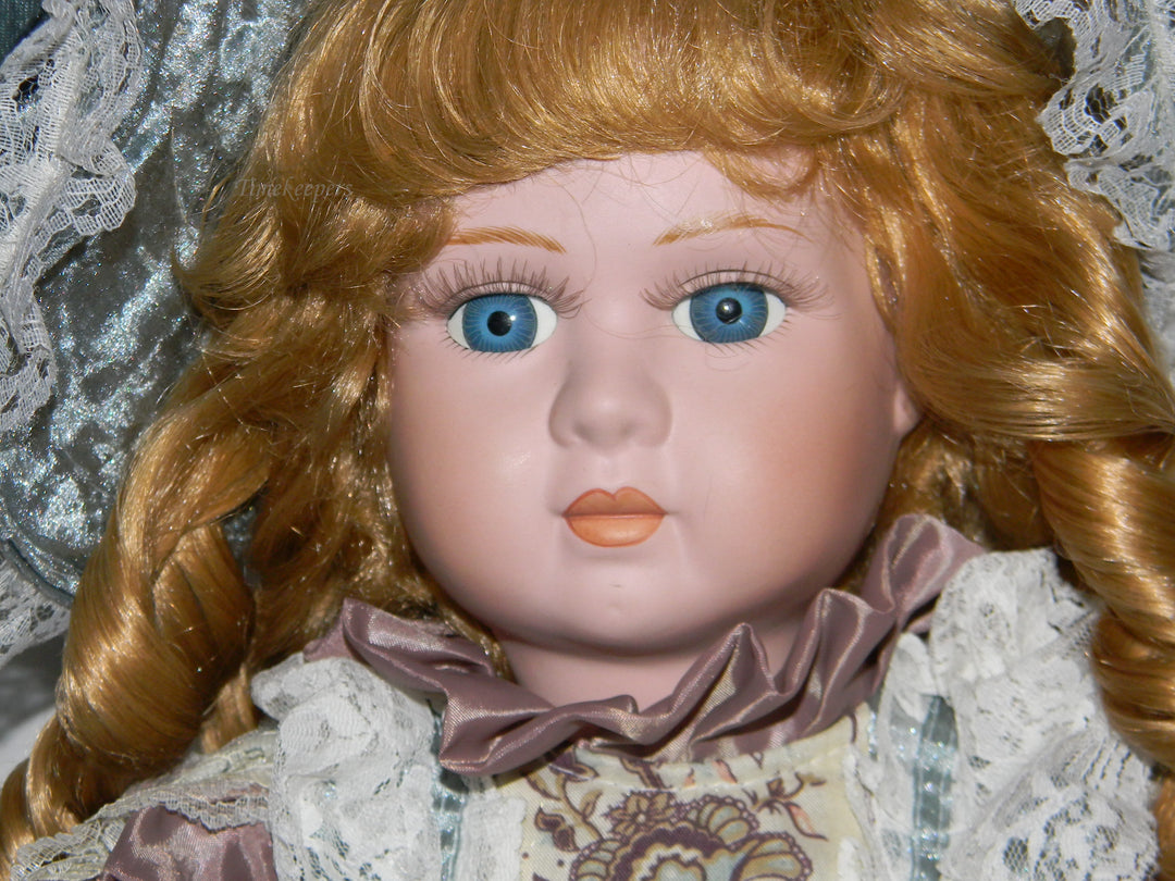 j494 Beautiful Vintage Porcelain 26" Victorian Dress Doll with Fabric Body