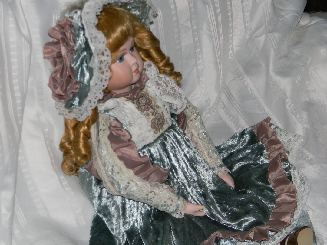 j494 Beautiful Vintage Porcelain 26" Victorian Dress Doll with Fabric Body