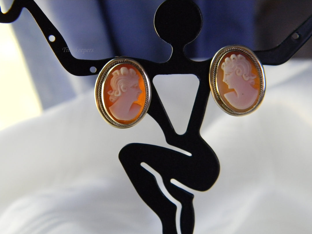 j521 Lovely 800 Silver Cameo Earrings with Gold Wash Not Pierced
