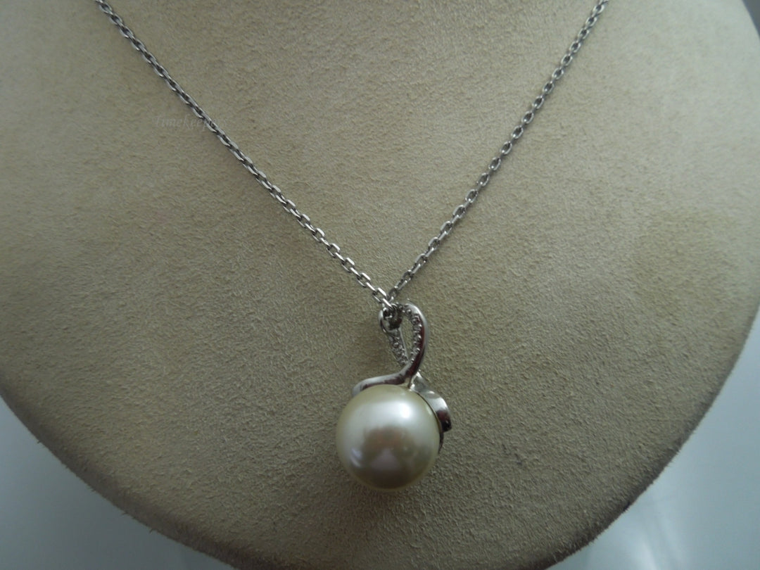 q169 Silver Plated Chain 19" with Beautiful Pearl Pendant