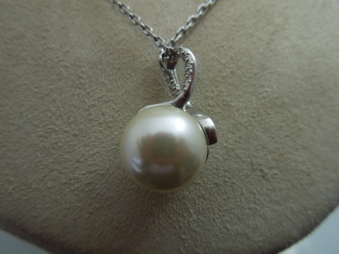 q169 Silver Plated Chain 19" with Beautiful Pearl Pendant