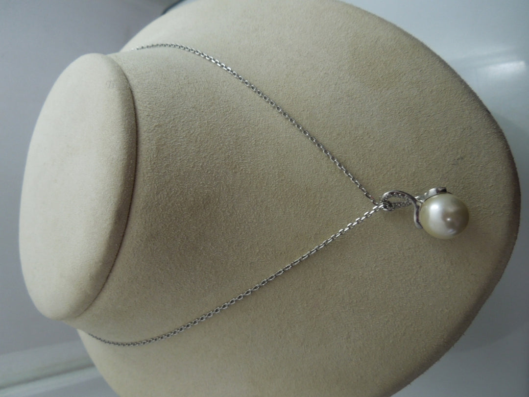 q169 Silver Plated Chain 19" with Beautiful Pearl Pendant