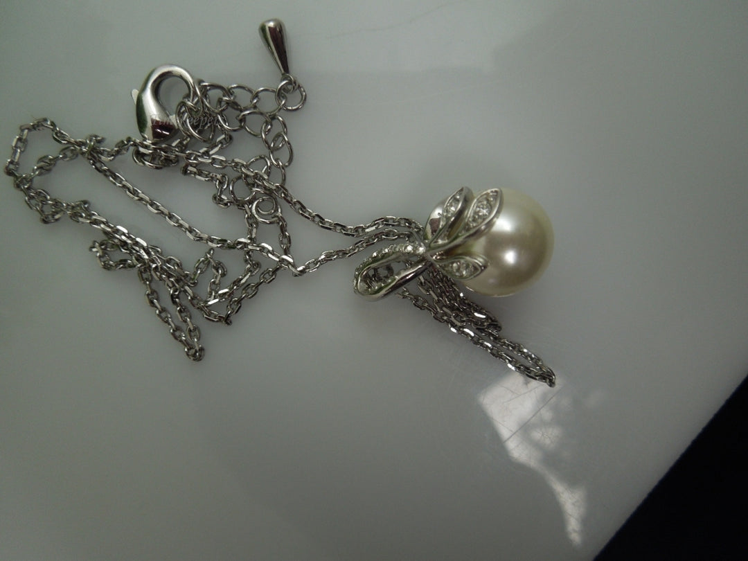 q169 Silver Plated Chain 19" with Beautiful Pearl Pendant