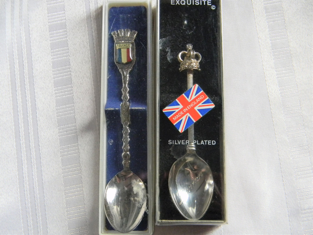 h601 Set of 2 Vintage Collectible Spoon From England and France in Box