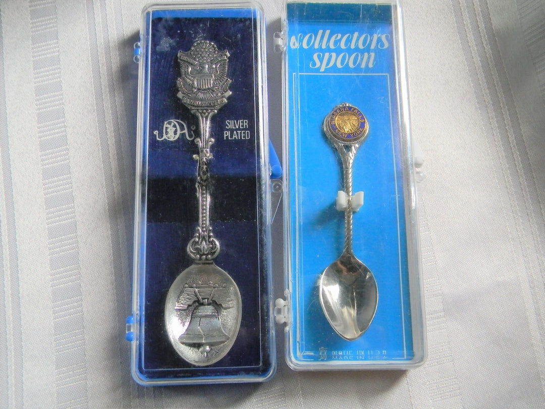 h602 Set of 2 Vintage Collectible Spoons From Niagara Falls and Bicentennial