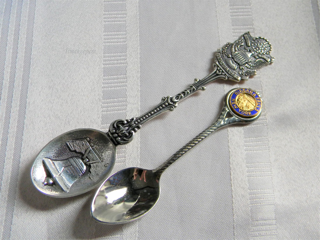 h602 Set of 2 Vintage Collectible Spoons From Niagara Falls and Bicentennial