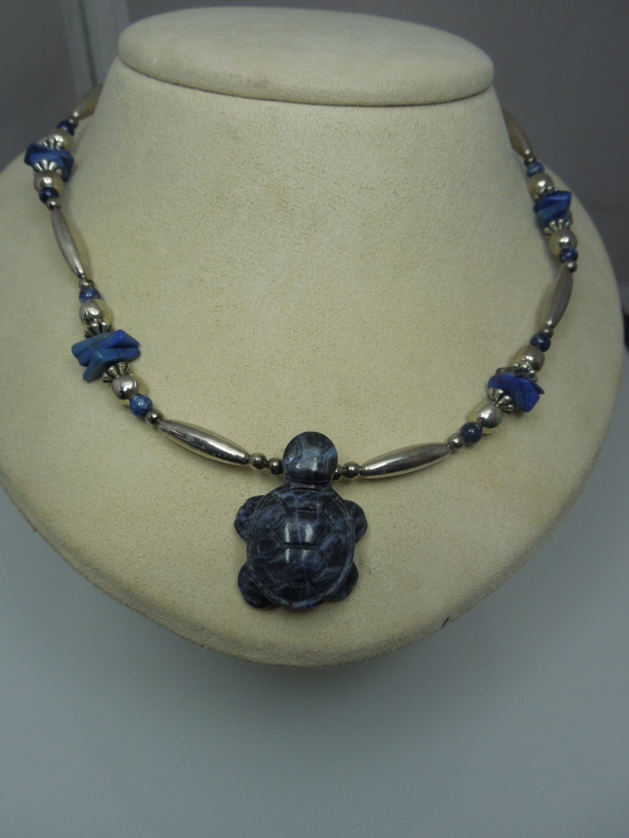 q186 Beautiful Sodalite Turtle with Lapis Lazuli Stones Silver Tone Necklace 23"