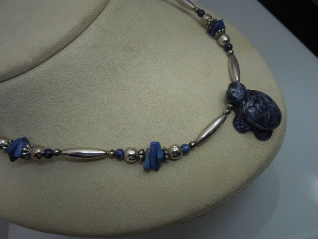 q186 Beautiful Sodalite Turtle with Lapis Lazuli Stones Silver Tone Necklace 23"